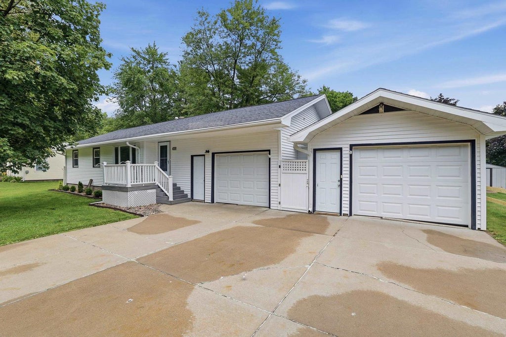 Photo of 1920 Carey STREET, Wisconsin Rapids, WI 54495 (MLS # 22603166)