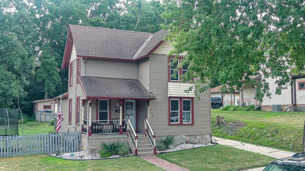 Photo of 505 S Garfield AVENUE, Janesville, WI 53545 (MLS # 2028820)