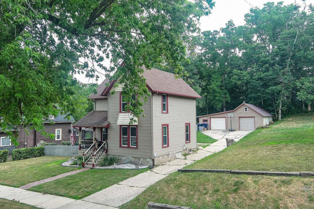 Photo of 505 S Garfield AVENUE, Janesville, WI 53545 (MLS # 2028820)
