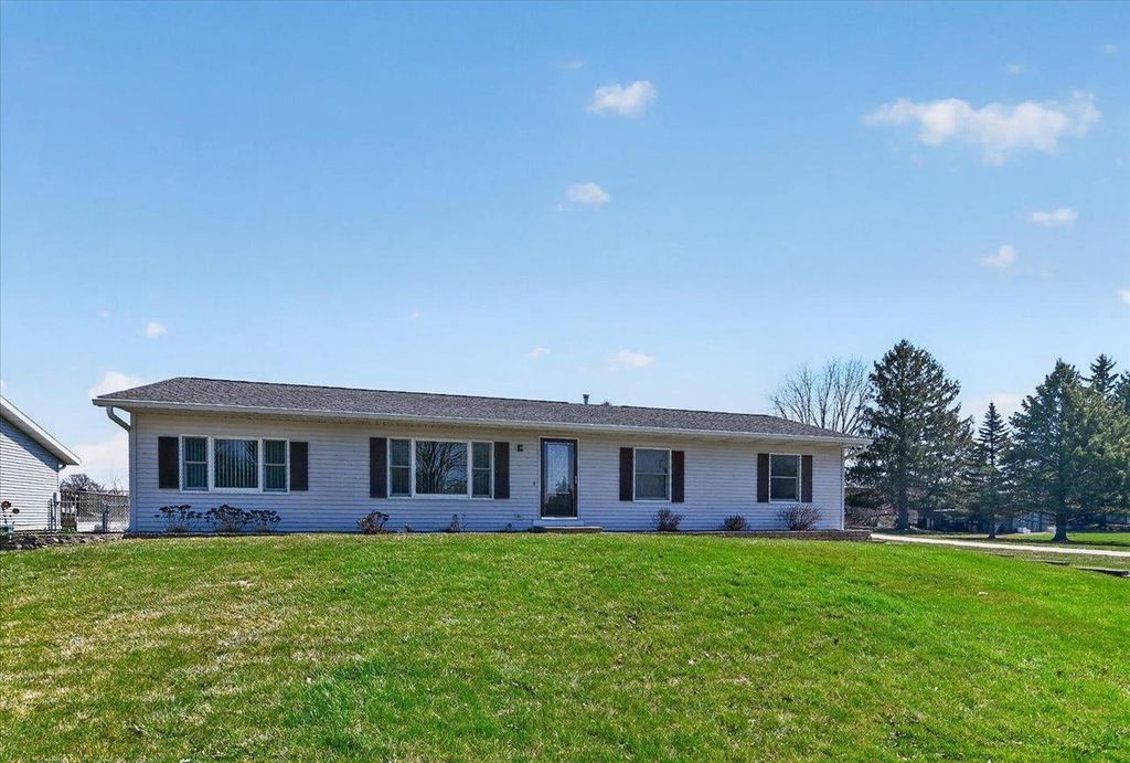 Photo of 6776 Dawn DRIVE, Windsor, WI 53598 (MLS # 2020628)