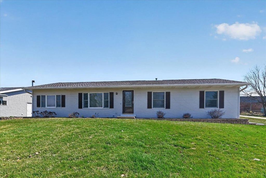 Photo of 6776 Dawn DRIVE, Windsor, WI 53598 (MLS # 2020628)