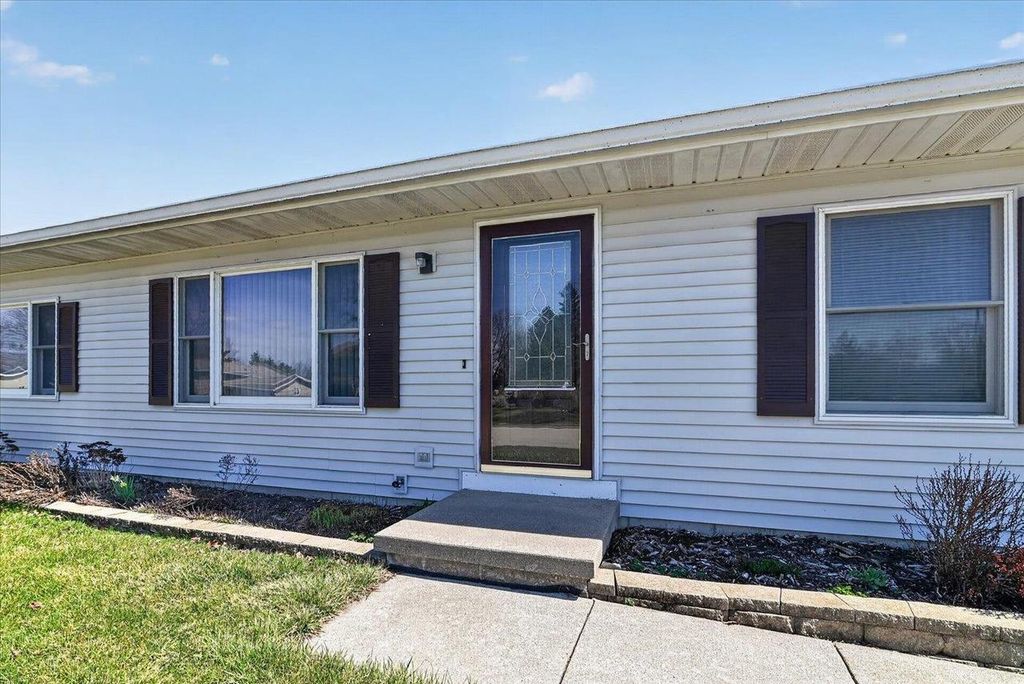 Photo of 6776 Dawn DRIVE, Windsor, WI 53598 (MLS # 2020628)