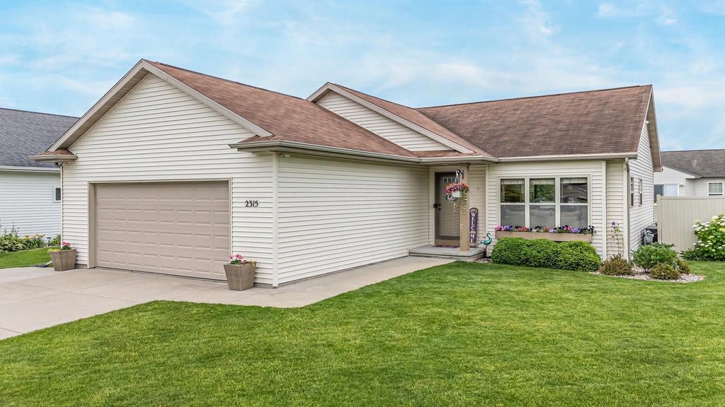 Photo of 2315 Meadow Flower COURT, Neenah, WI 54956 (MLS # 50328568)