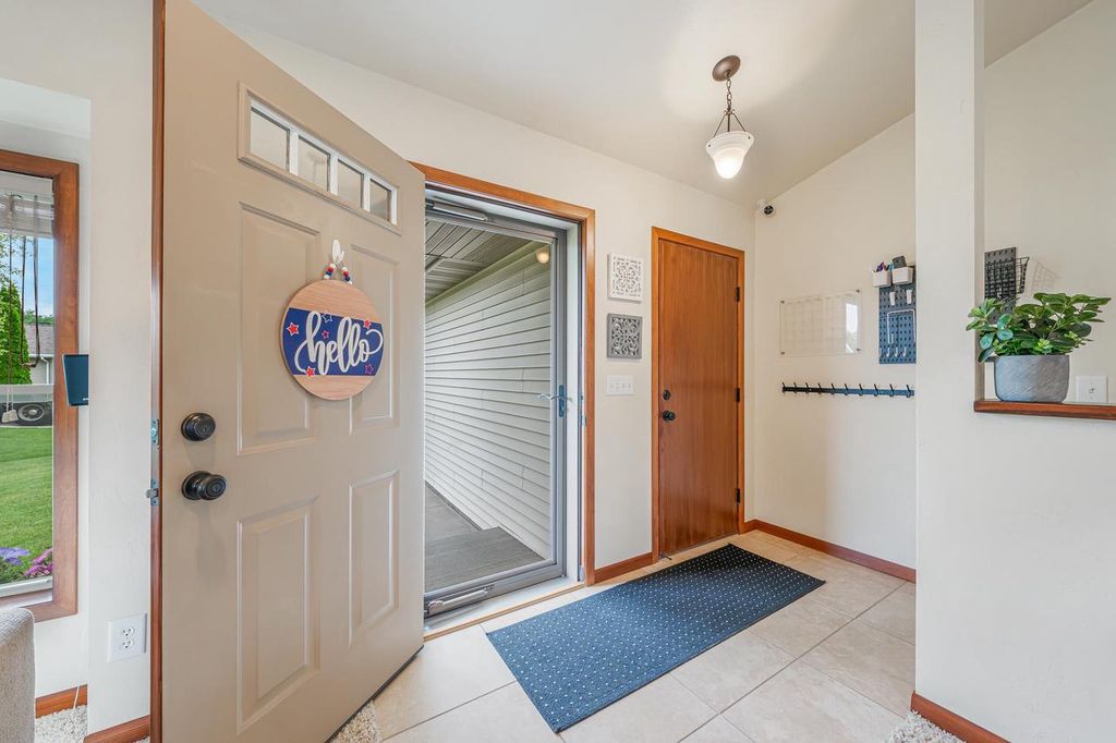 Photo of 2315 Meadow Flower COURT, Neenah, WI 54956 (MLS # 50328568)