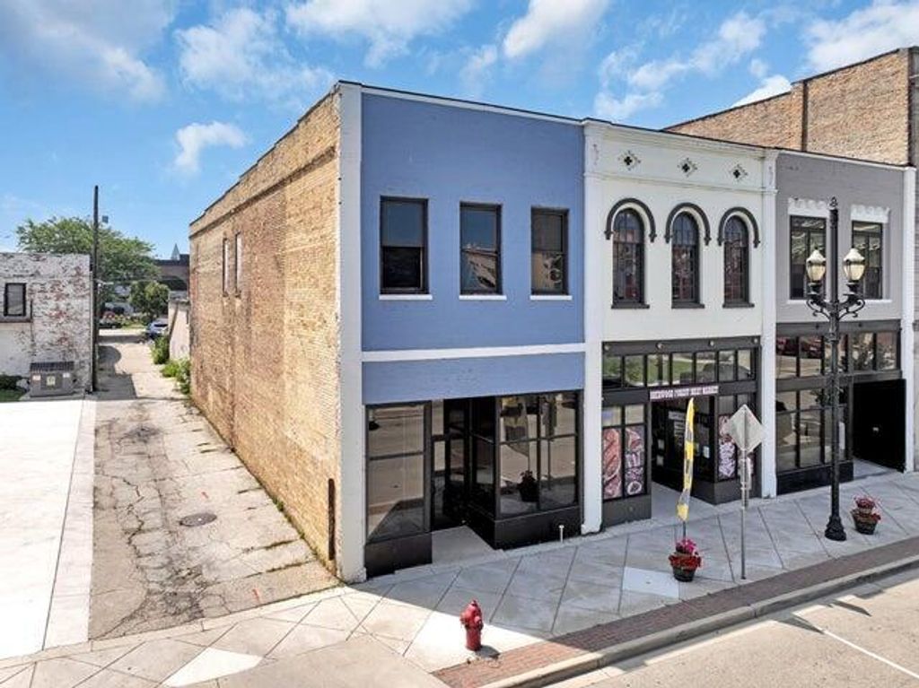 Photo of 5814/5816 6th AVENUE, Kenosha, WI 53140 (MLS # 1946600)