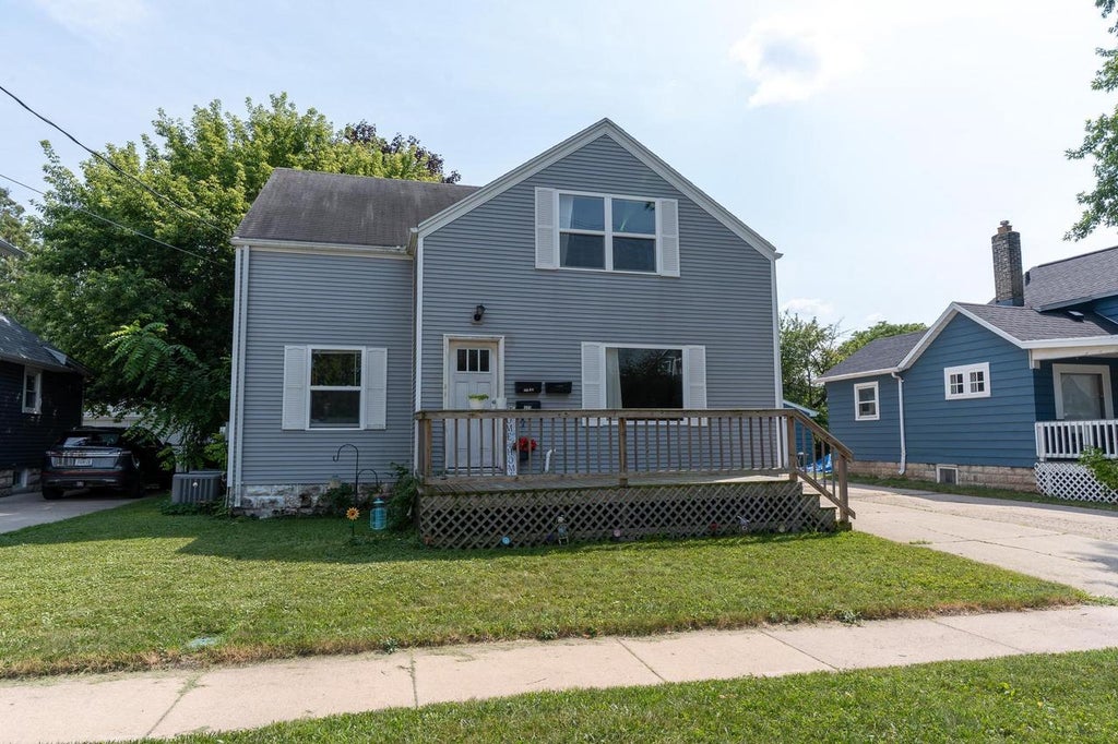 Photo of 325 E Hancock STREET, Appleton, WI 54911 (MLS # 50330302)