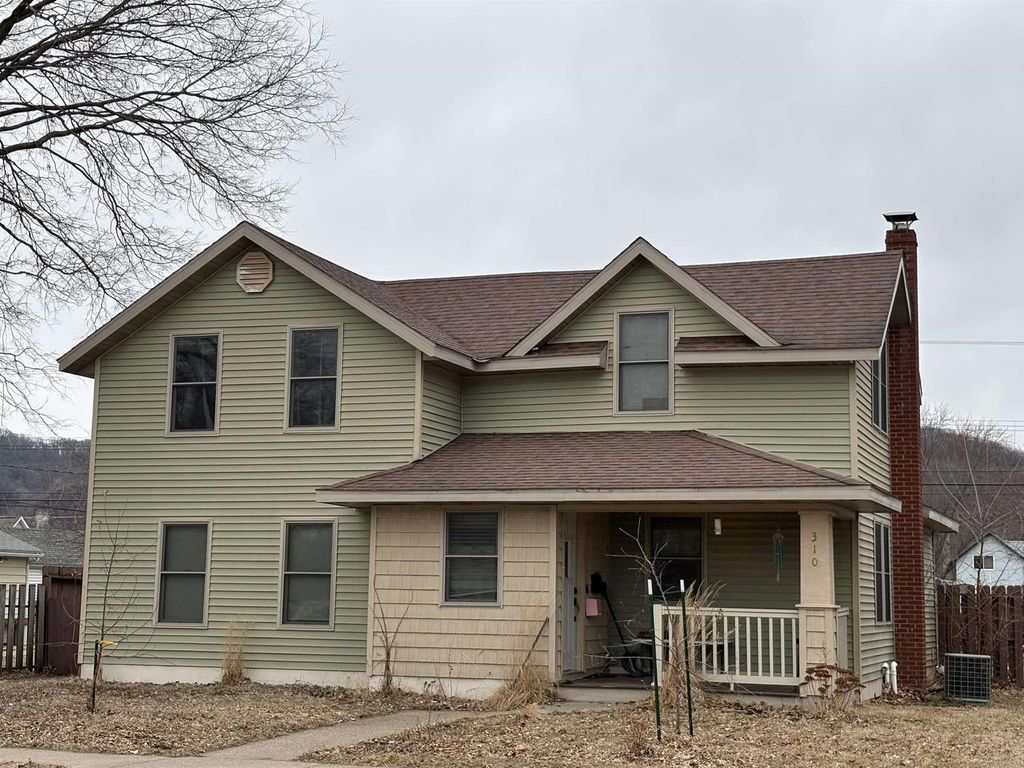 Photo of 310 N Wacouta AVENUE, Prairie Du Chien, WI 53821 (MLS # 2016948)