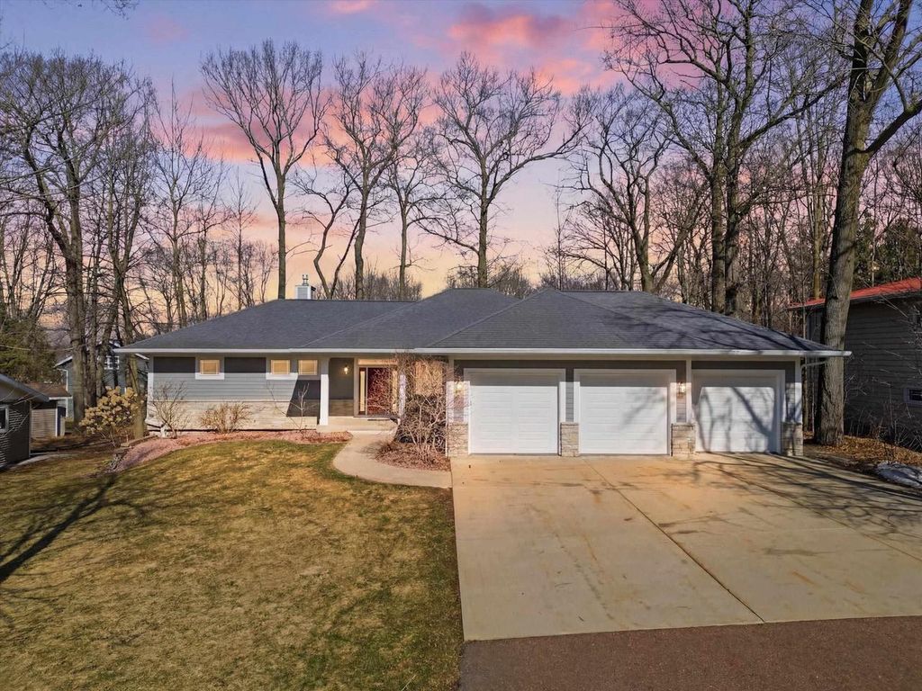 Photo of 1137 W Ridge ROAD, Marshfield, WI 54449 (MLS # 22601025)