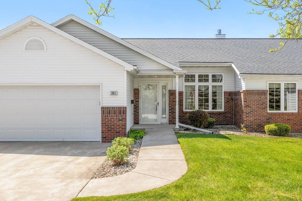 Photo of 901 W Bent Oak LANE #77, Appleton, WI 54914 (MLS # 50325666)