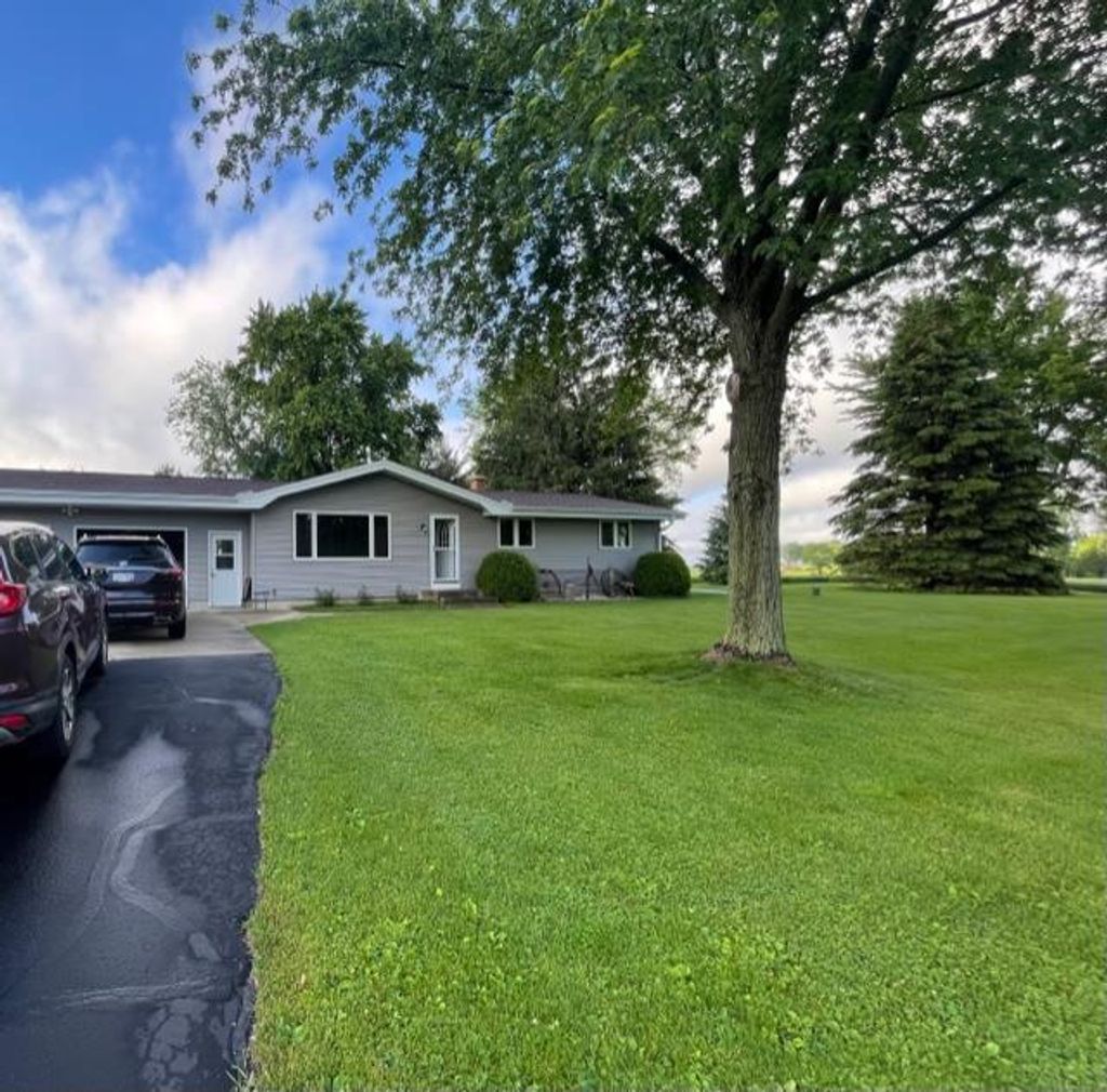 Photo of 1326 North AVENUE, Sheboygan, WI 53083 (MLS # 1945071)
