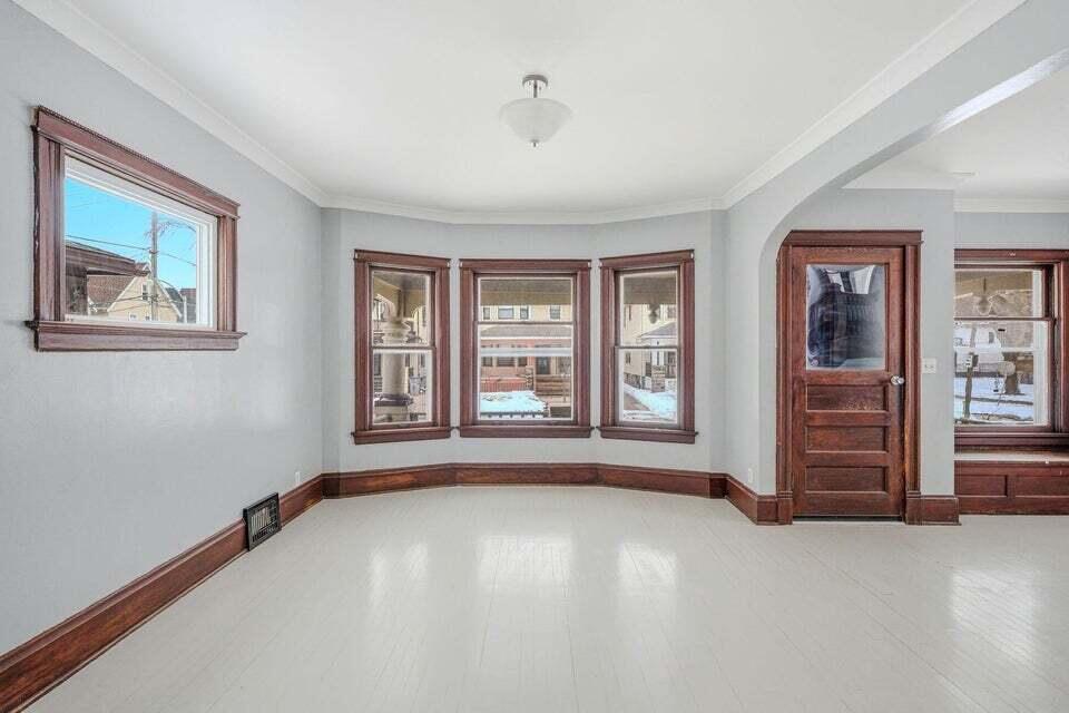 Photo of 4722 W Garfield AVENUE, Milwaukee, WI 53208 (MLS # 1980438)