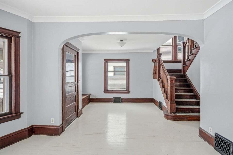 Photo of 4722 W Garfield AVENUE, Milwaukee, WI 53208 (MLS # 1980438)
