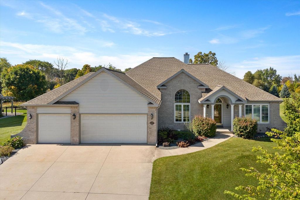 Photo of 437 Emerald Hills DRIVE, Fredonia, WI 53021 (MLS # 1961162)