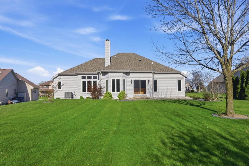 Photo of 437 Emerald Hills DRIVE, Fredonia, WI 53021 (MLS # 1961162)