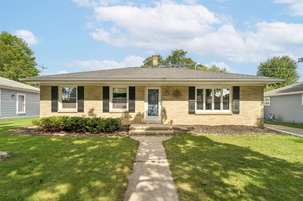 Photo of 1024 E Lindbergh STREET, Appleton, WI 54911 (MLS # 50332748)