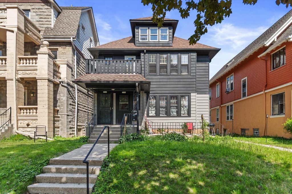 Photo of 2960 N Maryland AVENUE #2962, Milwaukee, WI 53211 (MLS # 1965004)