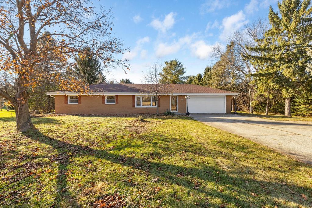 Photo of 1341 Scenic ROAD, Hubertus, WI 53033 (MLS # 1943080)