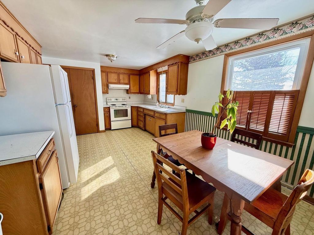 Photo of 826 Virginia DRIVE, De Pere, WI 54115 (MLS # 50321110)