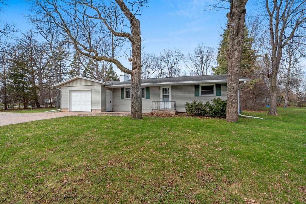 Photo of 3040 Sheldon DRIVE, Oshkosh, WI 54904 (MLS # 50323774)