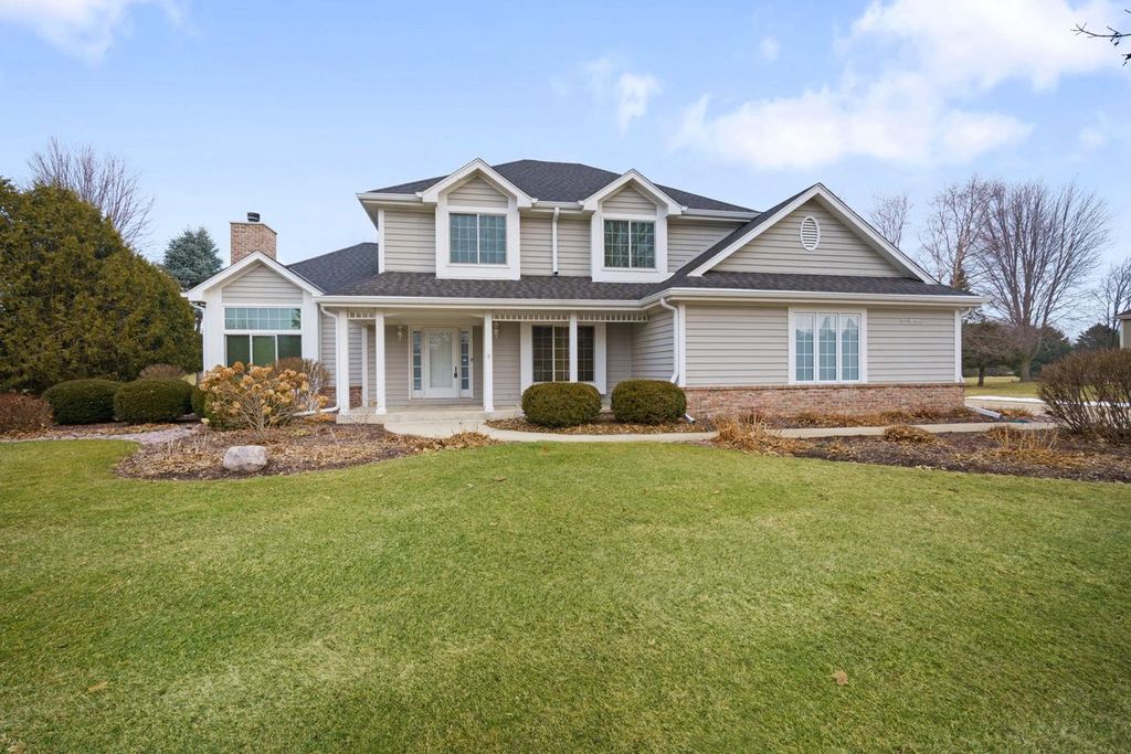 Photo of N69W28650 Beverly LANE, Hartland, WI 53029 (MLS # 1950581)