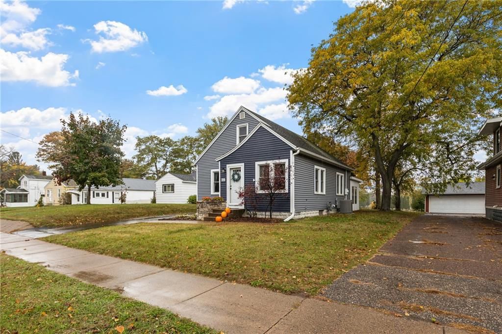 Photo of 862 Starr AVENUE, Eau Claire, WI 54703 (MLS # 1596590)