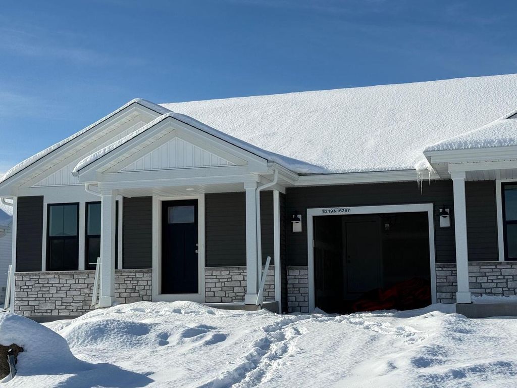 Photo of W219N16267 Primrose COURT, Jackson, WI 53037 (MLS # 1938439)