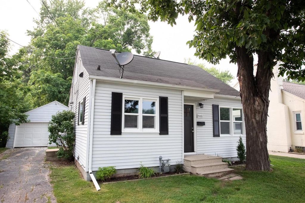 Photo of 1500 14th AVENUE, Green Bay, WI 54304 (MLS # 50329306)