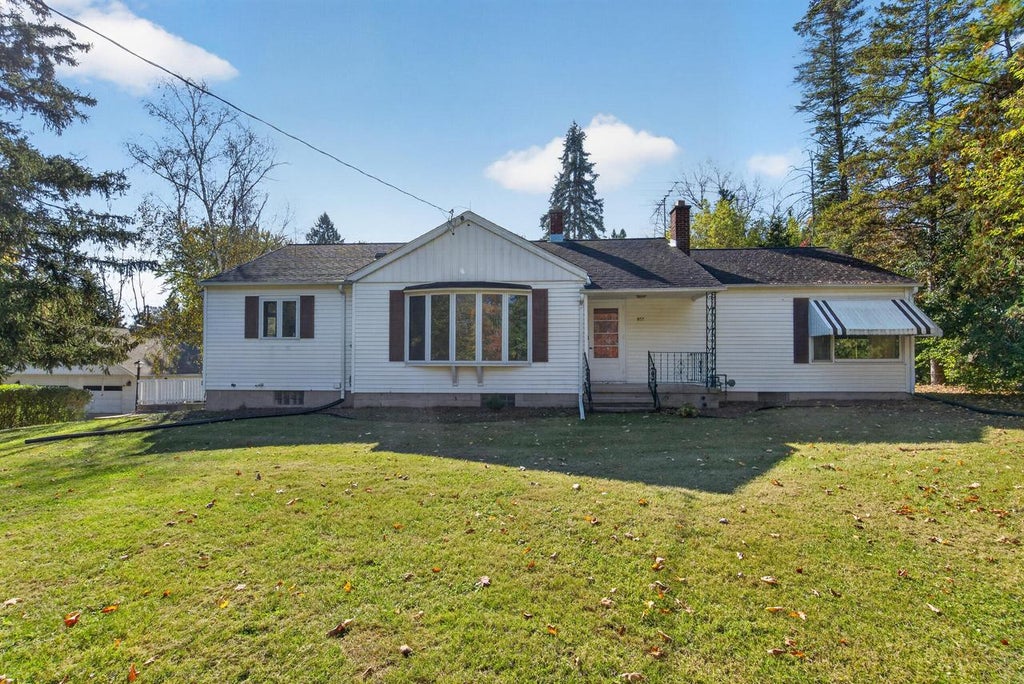 Photo of 857 Riverview DRIVE, West Bend, WI 53095 (MLS # 1984891)