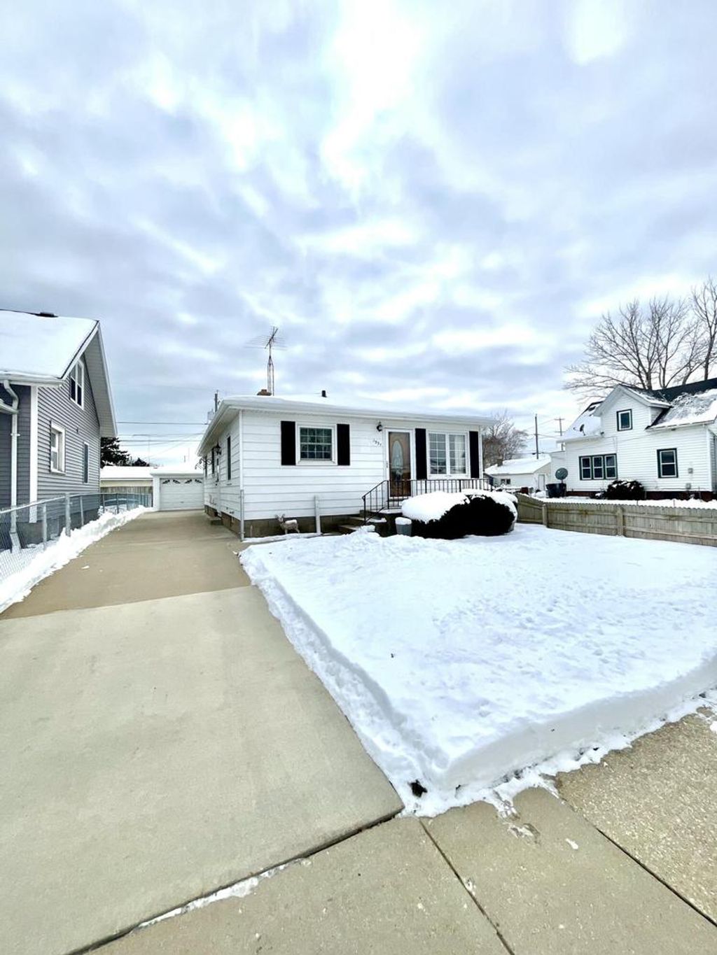 Photo of 1531 Bryn Mawr AVENUE, Mount Pleasant, WI 53403 (MLS # 1944751)