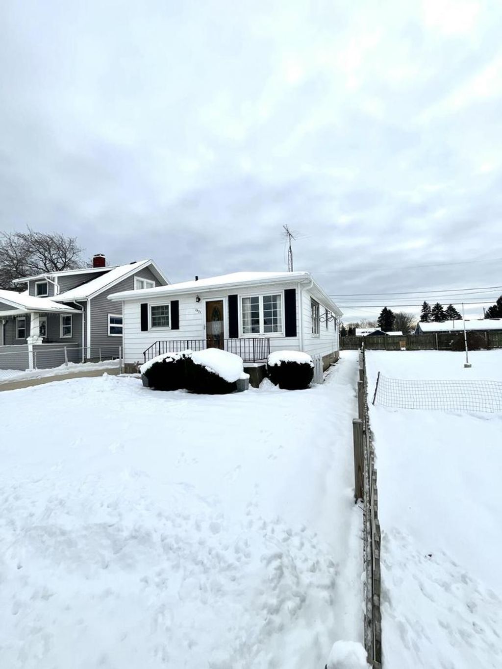 Photo of 1531 Bryn Mawr AVENUE, Mount Pleasant, WI 53403 (MLS # 1944751)