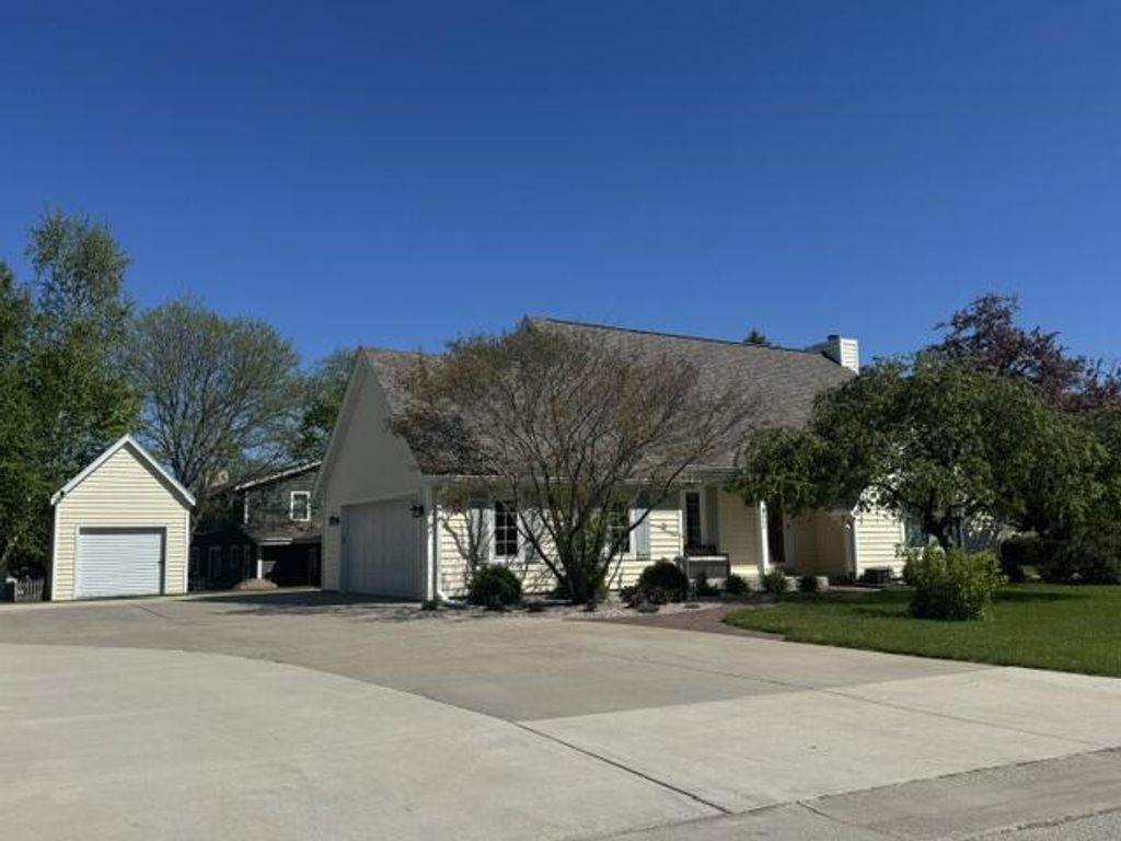 Photo of 3953 S Victoria COURT, New Berlin, WI 53151 (MLS # 1962133)
