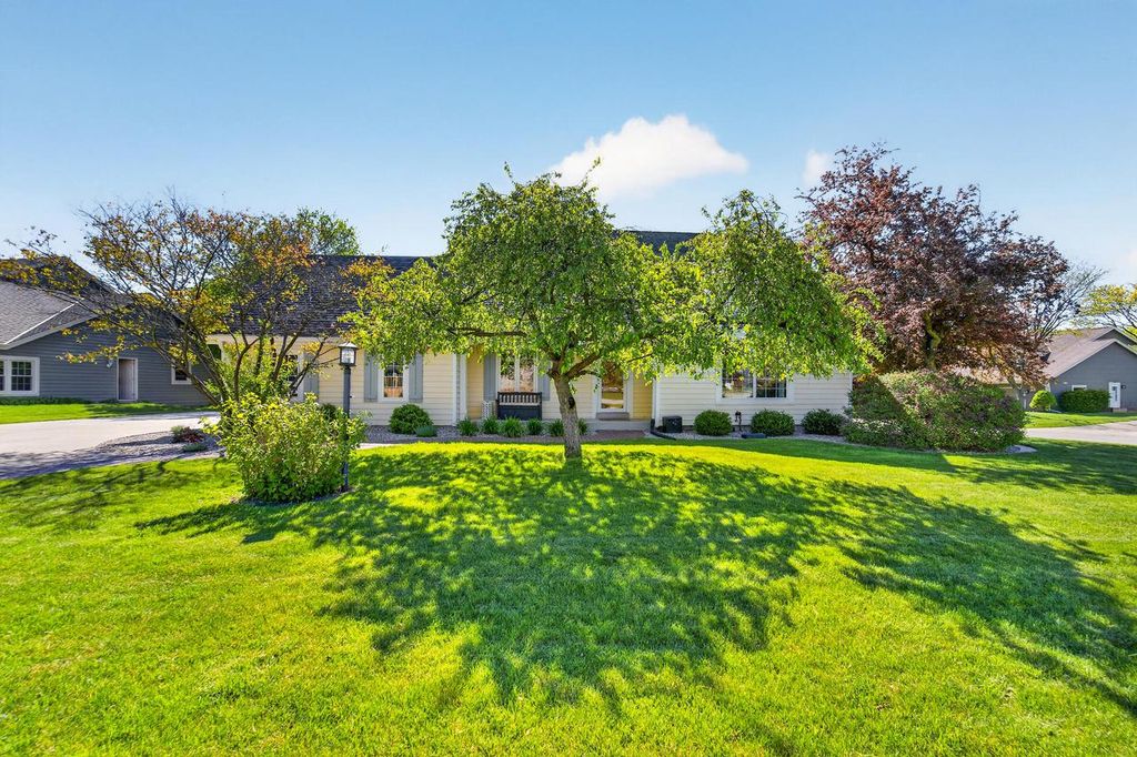 Photo of 3953 S Victoria COURT, New Berlin, WI 53151 (MLS # 1962133)