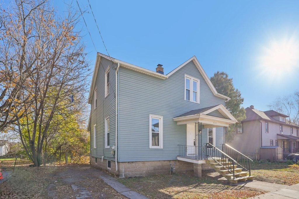 Photo of 1116 Nebraska STREET, Oshkosh, WI 54902 (MLS # 1943313)