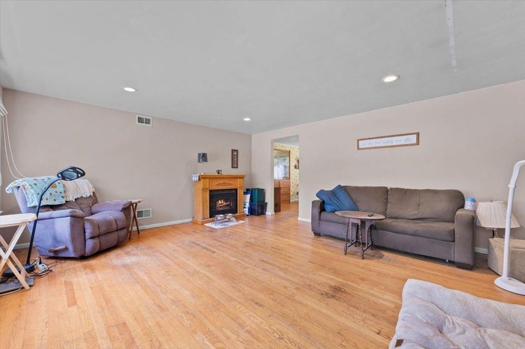 Photo of 151 E Briar LANE, Green Bay, WI 54301 (MLS # 50326199)
