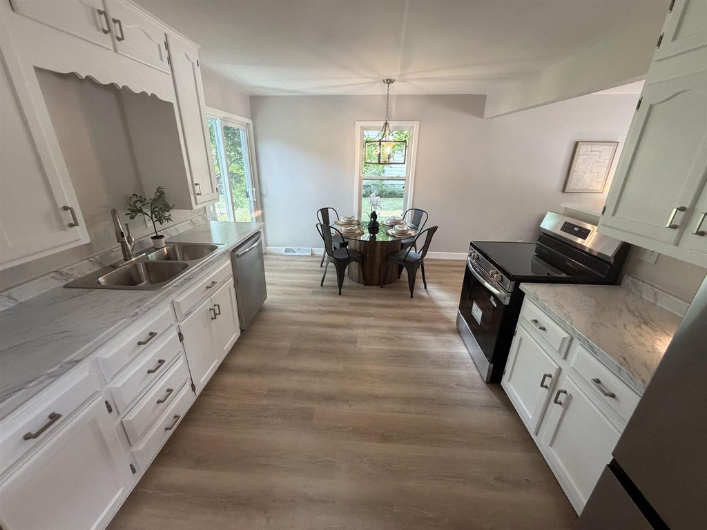 Photo of 928 Harney AVENUE, Oshkosh, WI 54901 (MLS # 50329573)