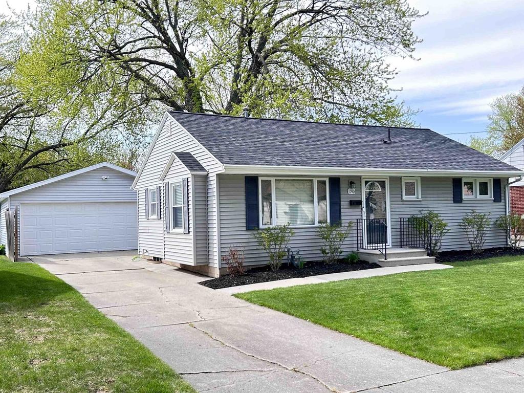 Photo of 1740 13th AVENUE, Green Bay, WI 54304 (MLS # 50325528)