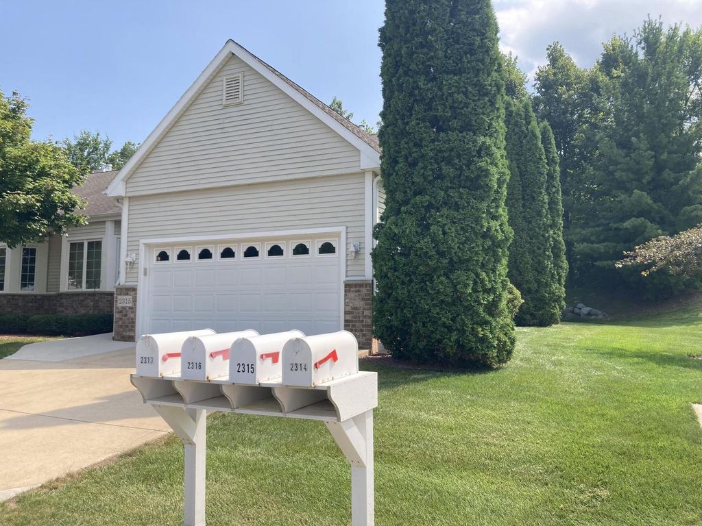 Photo of 2315 Stoney LANE, Grafton, WI 53024 (MLS # 1936452)