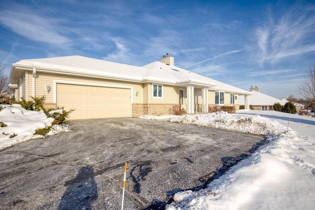 Photo of N78W17396 Wildwood DRIVE #4-2, Menomonee Falls, WI 53051 (MLS # 1945326)