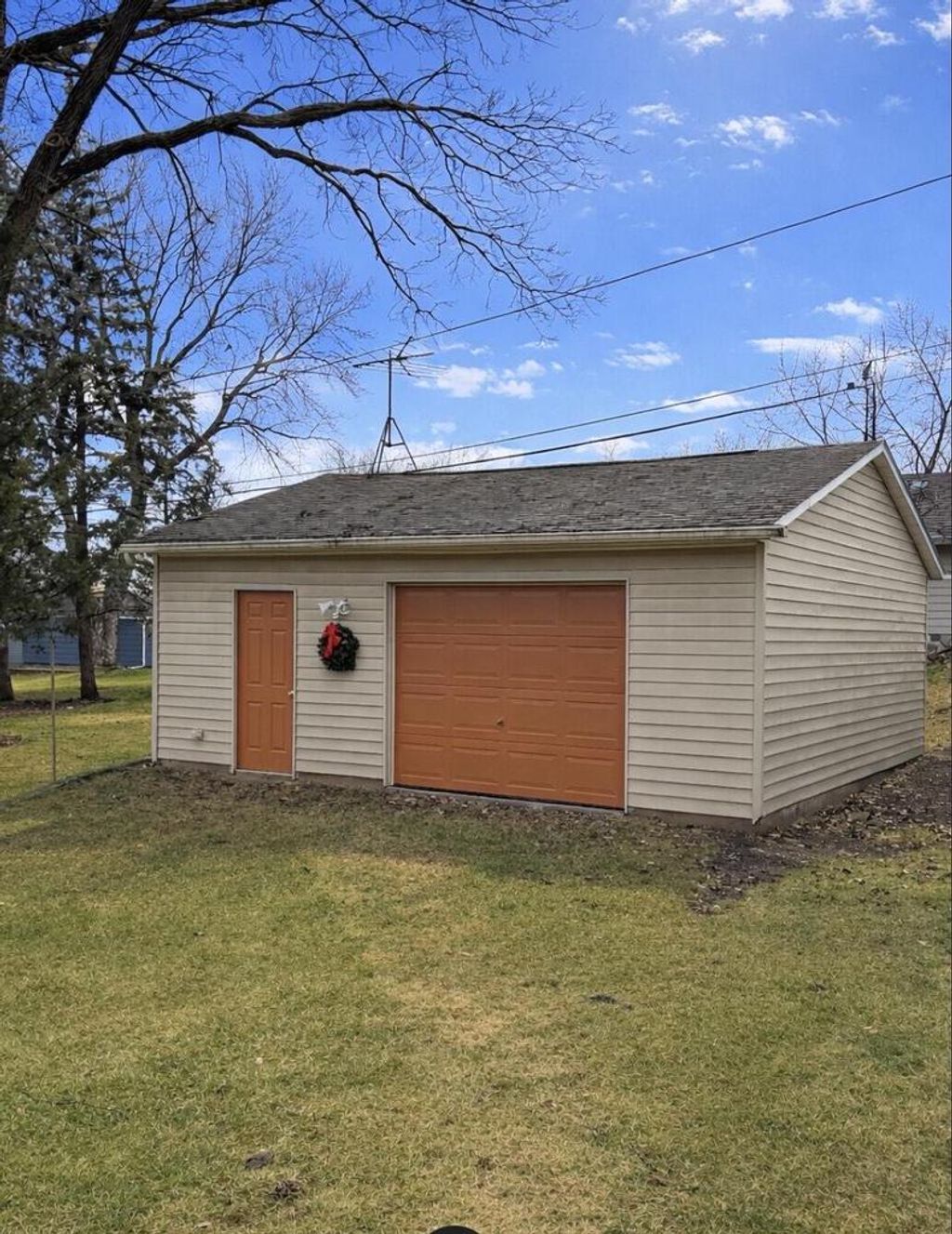 Photo of 465 Dardis DRIVE, Burlington, WI 53105 (MLS # 1947303)