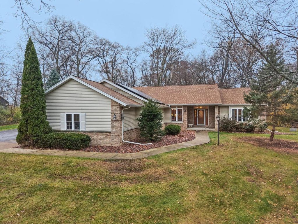 Photo of W9632 Rose CIRCLE, Beaver Dam, WI 53916 (MLS # 2012342)