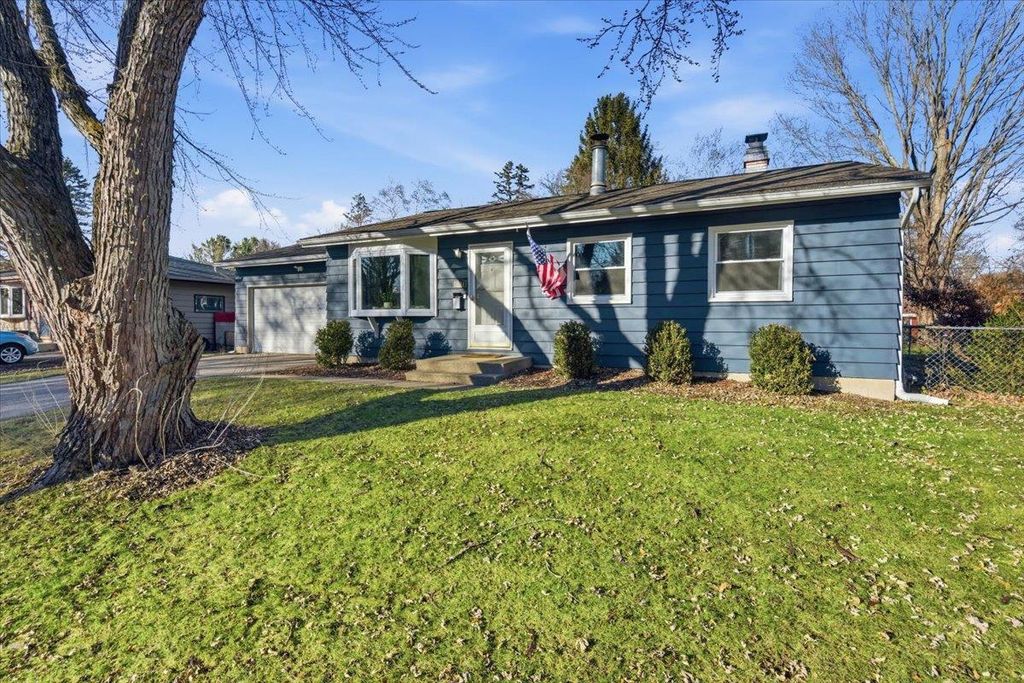 Photo of 5934 Meadowood DRIVE, Madison, WI 53711 (MLS # 2014441)