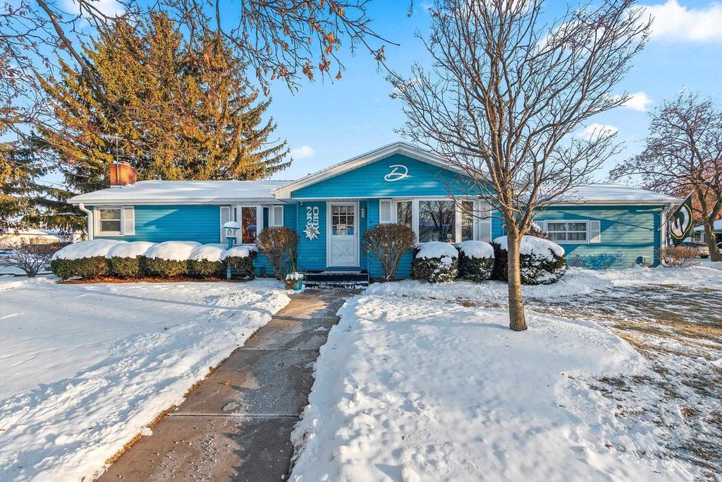 Photo of 2025 Orrie LANE, Green Bay, WI 54304 (MLS # 50318973)