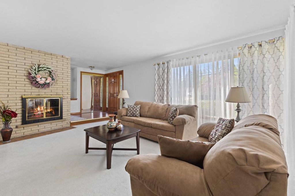 Photo of 524 E Forest Hill AVENUE, Oak Creek, WI 53154 (MLS # 1960985)