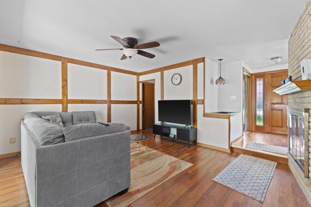 Photo of 524 E Forest Hill AVENUE, Oak Creek, WI 53154 (MLS # 1960985)