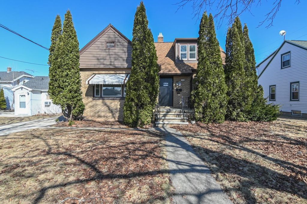 Photo of 1908 Columbus STREET, Manitowoc, WI 54220 (MLS # 50321871)