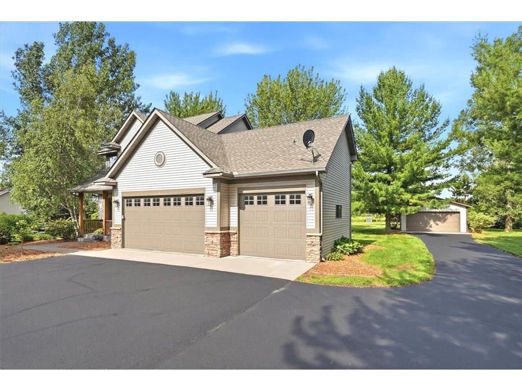 Photo of 964 Fraser LANE, Hudson, WI 54016 (MLS # 7099308)