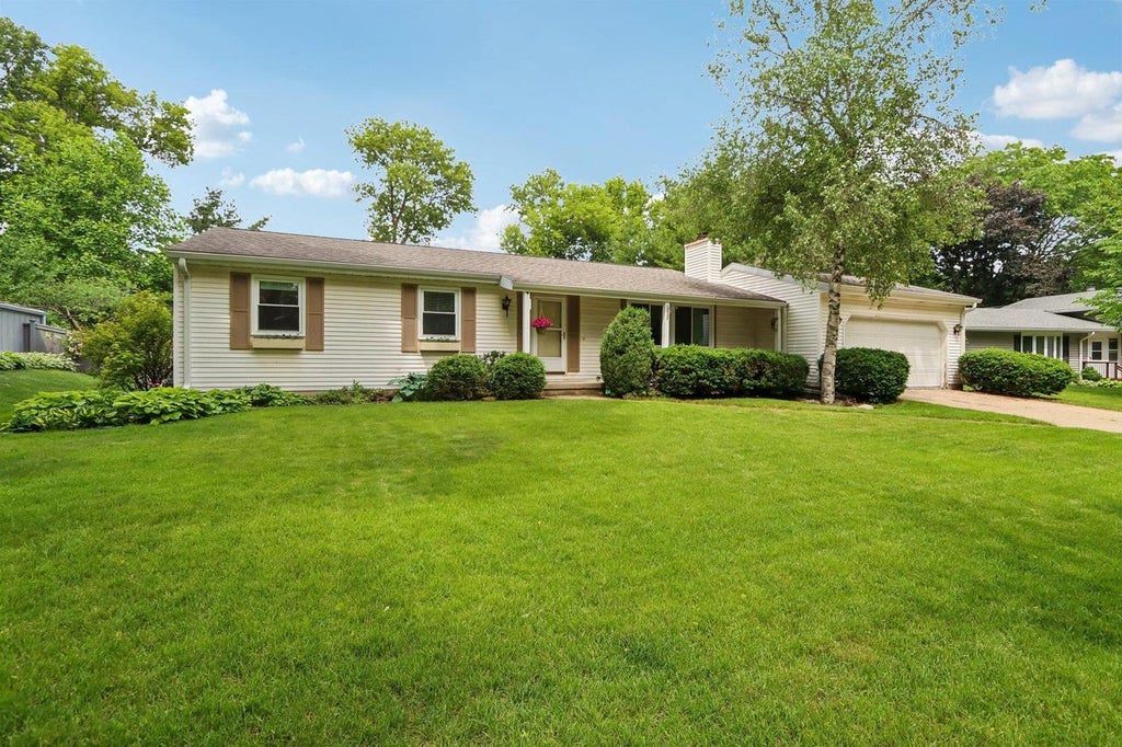 Photo of 318 Oldfield ROAD, Madison, WI 53717 (MLS # 2024673)