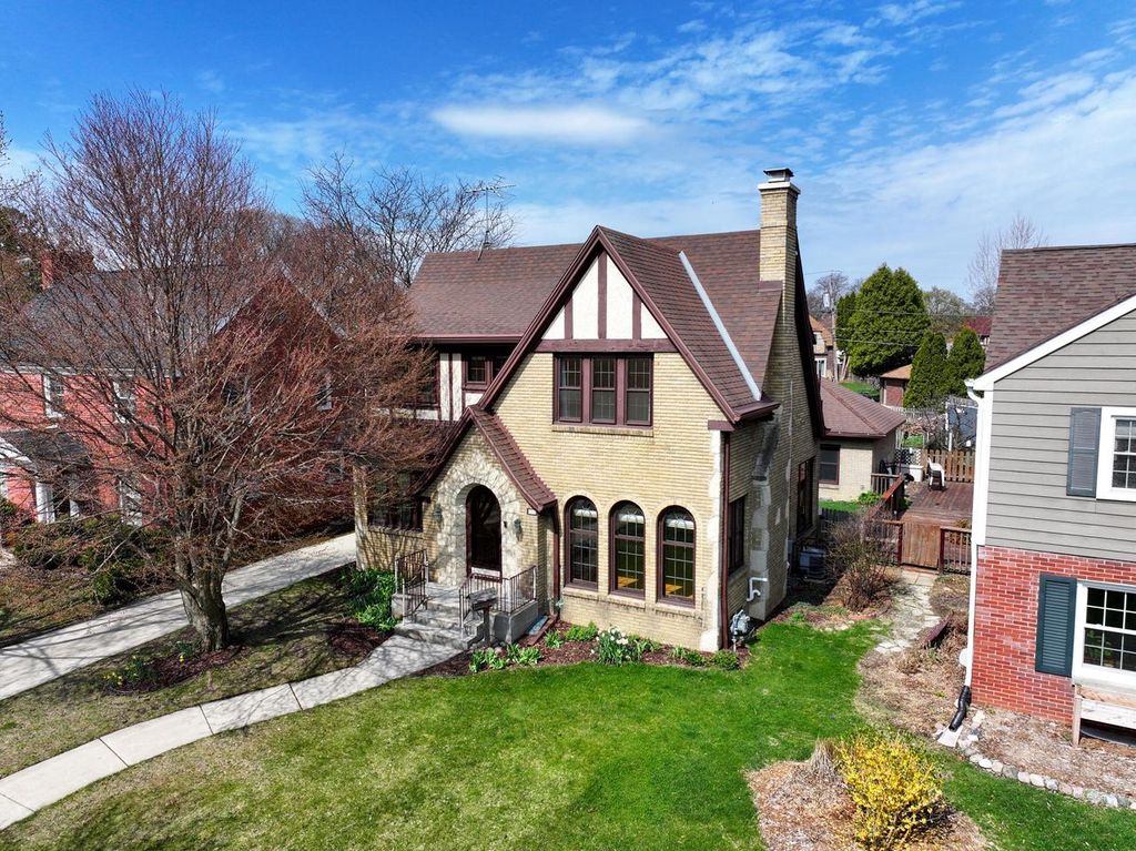 Photo of 315 N Pinecrest STREET, Milwaukee, WI 53208 (MLS # 1957869)