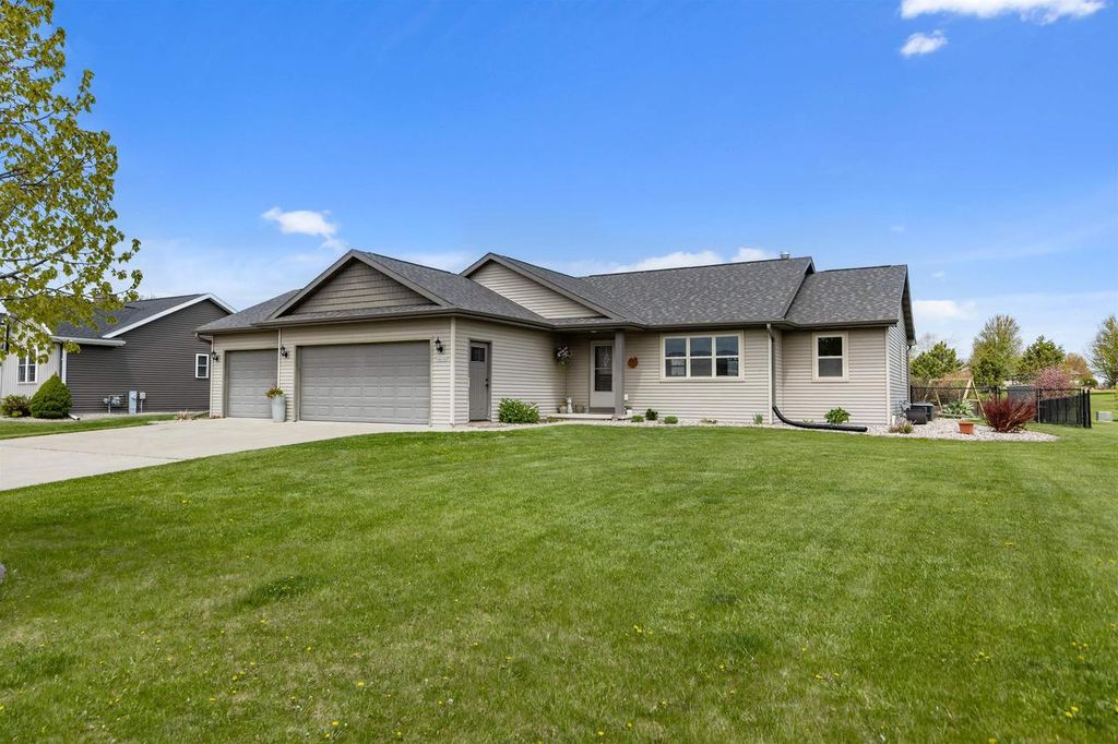 Photo of W6220 Sherwood Point COURT, Greenville, WI 54942 (MLS # 50325555)