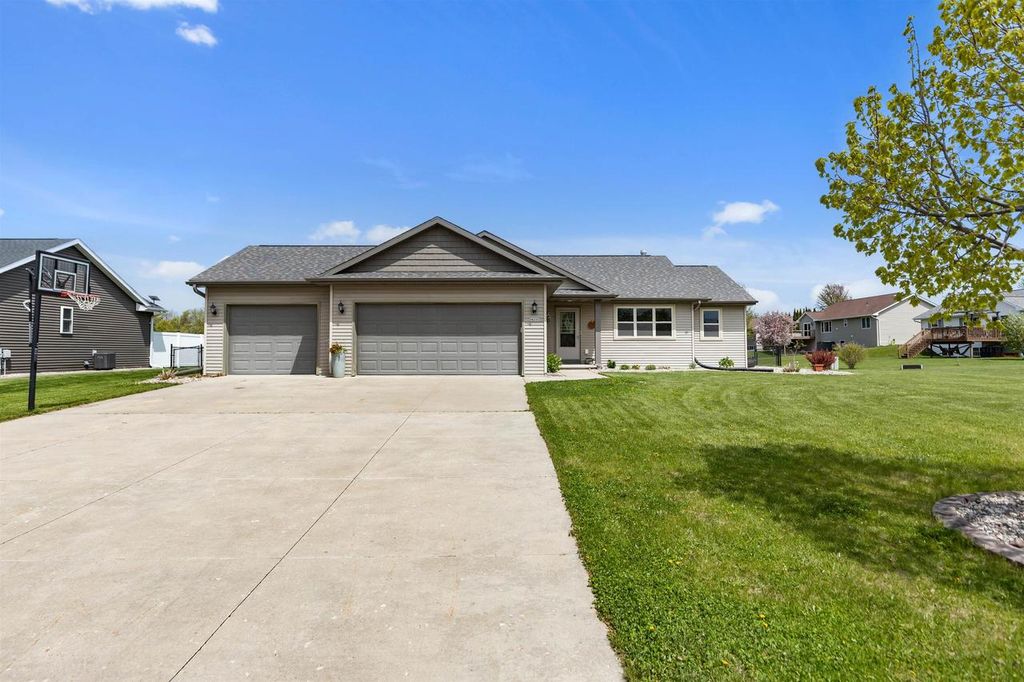 Photo of W6220 Sherwood Point COURT, Greenville, WI 54942 (MLS # 50325555)